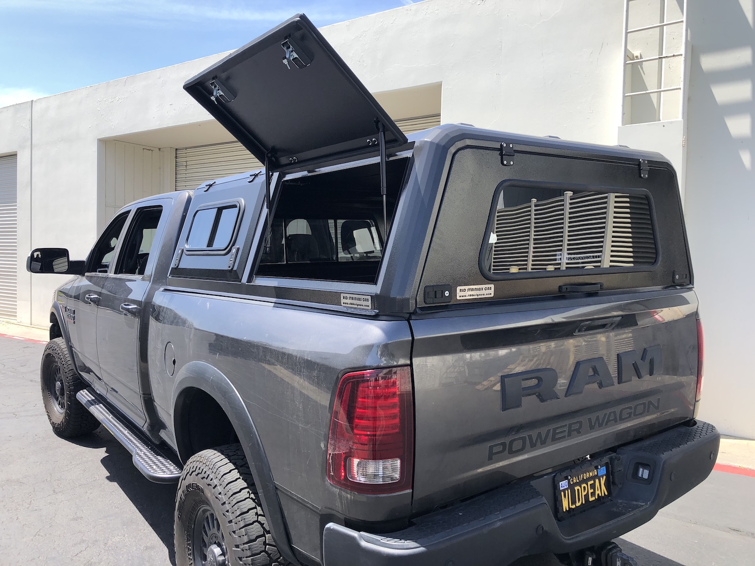 Dodge Ram 2500 Truck Cap